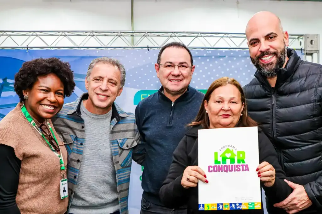 Mais de 100 famílias recebem títulos de propriedade na zona Norte de Osasco mais-de-100-familias-recebem-titulos-de-propriedade-na-zona-norte-de-osasco